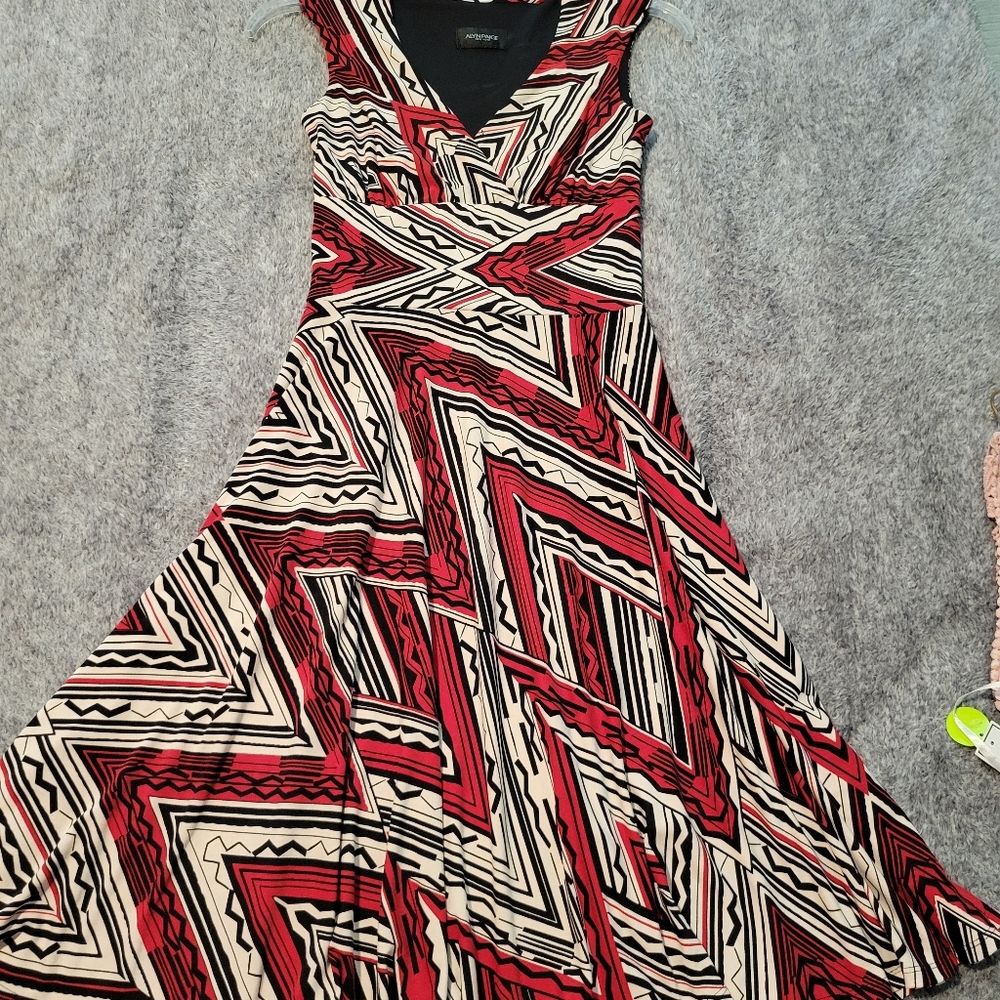 Women or youth dress - Picture 1 of 3